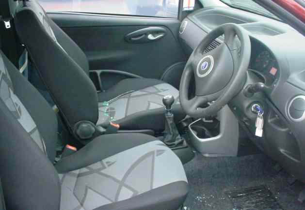 Fiat Punto Bonnet Hinge Drivers Side -  - Fiat Punto 2005 Petrol 1.2L Manual 5 Speed 3 Door Wheels 14 inch, Grey